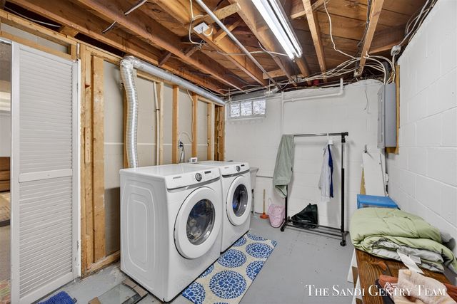 3454 Mccracken Street, Norton Shores, MI 49441