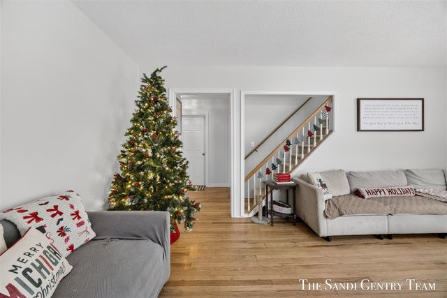 3454 Mccracken Street, Norton Shores, MI 49441