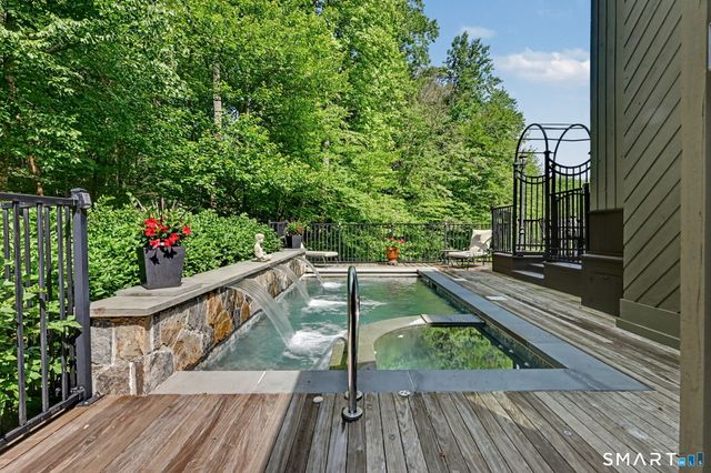 196 Echo Hill Drive, Stamford, CT 06903