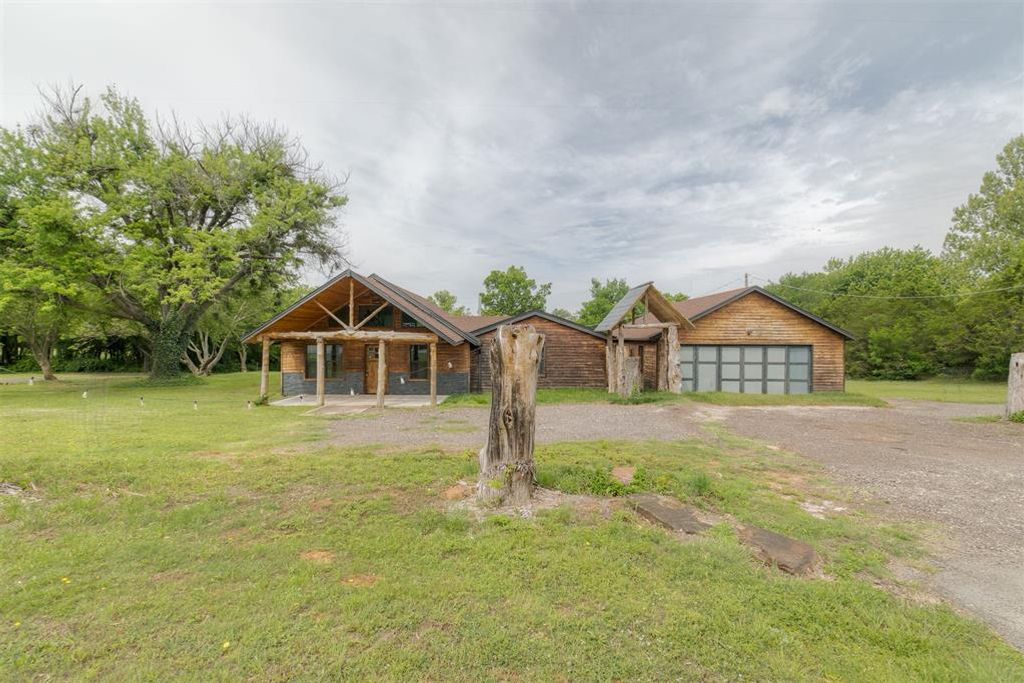 Image 31 of property listing at 12601 N Douglas Boulevard, Jones, OK 73049