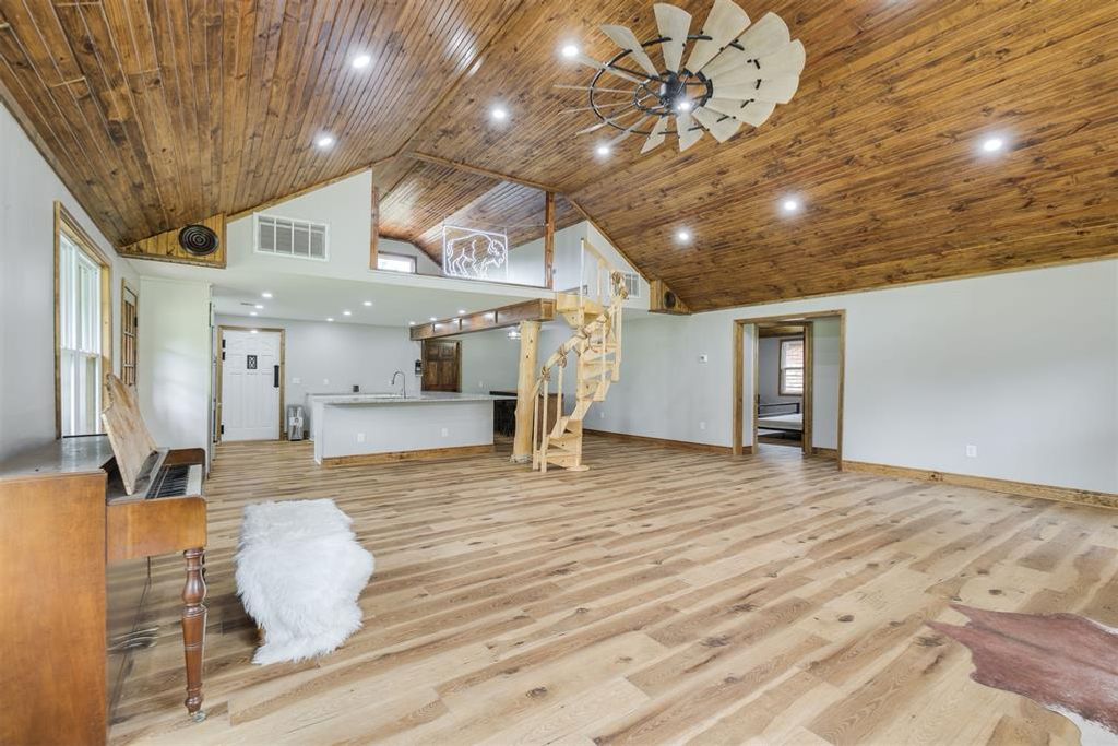 Image 9 of property listing at 12601 N Douglas Boulevard, Jones, OK 73049