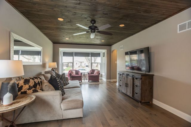 9840 S Saint Louis Avenue, Evergreen Park, IL 60805