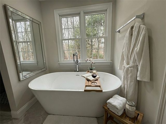 5 Connor Lane, Barrington, RI 02806