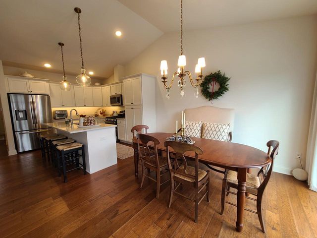 630 Cadence CIRCLE, Lake Geneva, WI 53147