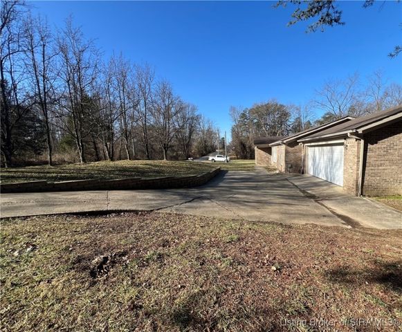 1770 W Craig Road, Scottsburg, IN 47170