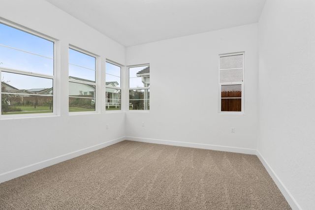 364 Peters Lane S, Madera, CA 93636