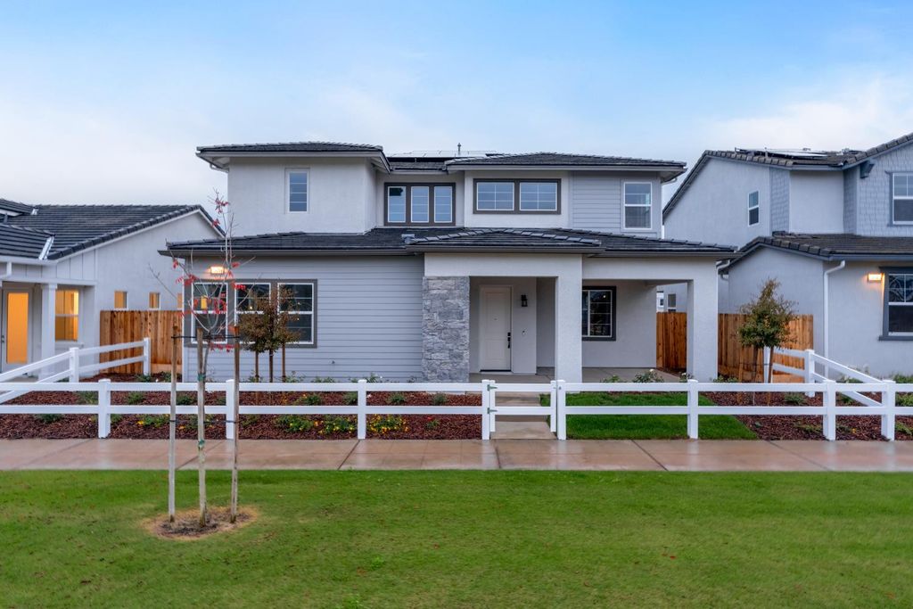 364 Peters Lane S, Madera, CA 93636