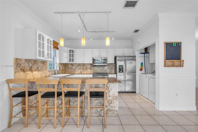 1541 E 6th Ct 2, Hialeah, FL 33010