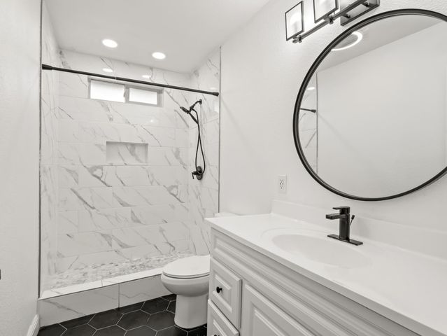 2337 S Maple Avenue, Fresno, CA 93725