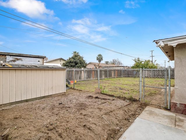 2337 S Maple Avenue, Fresno, CA 93725