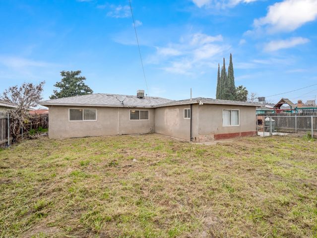 2337 S Maple Avenue, Fresno, CA 93725