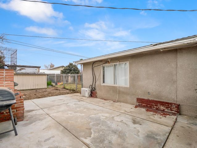 2337 S Maple Avenue, Fresno, CA 93725