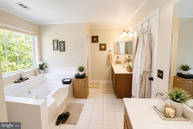 56 COUNTRY MANOR DR, Fredericksburg, VA 22406