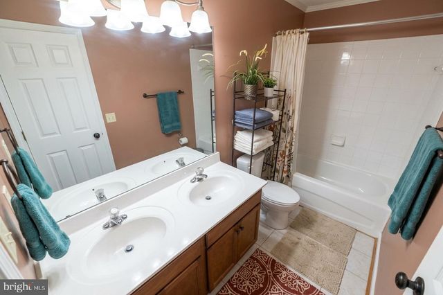 56 COUNTRY MANOR DR, Fredericksburg, VA 22406