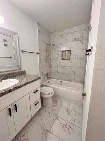 3005 Walnut Bend Lane 32, Houston, TX 77042