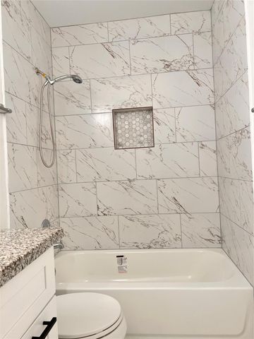 3005 Walnut Bend Lane 32, Houston, TX 77042