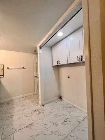 3005 Walnut Bend Lane 32, Houston, TX 77042