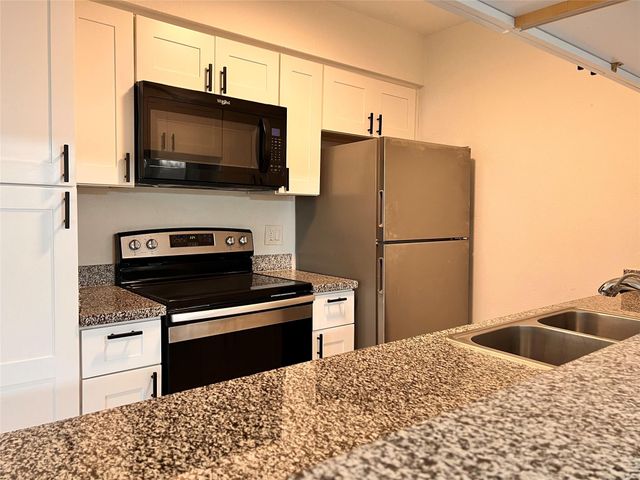 3005 Walnut Bend Lane 32, Houston, TX 77042