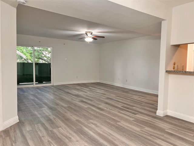 3005 Walnut Bend Lane 32, Houston, TX 77042