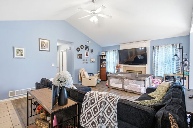 6 AMAZON DR, Columbia, MO 65202