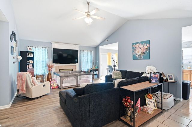 6 AMAZON DR, Columbia, MO 65202