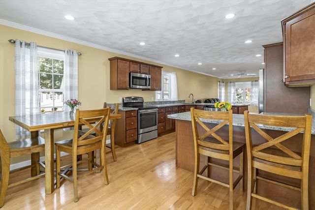15 Hourihan St, Peabody, MA 01960