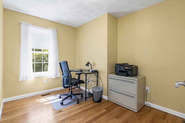 15 Hourihan St, Peabody, MA 01960