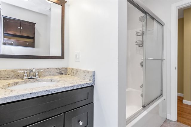 15 Hourihan St, Peabody, MA 01960