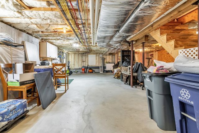 15 Hourihan St, Peabody, MA 01960