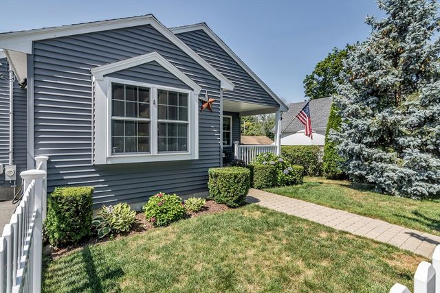 15 Hourihan St, Peabody, MA 01960