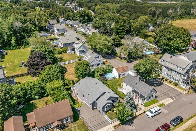 15 Hourihan St, Peabody, MA 01960