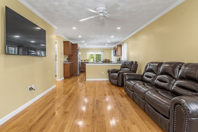 15 Hourihan St, Peabody, MA 01960