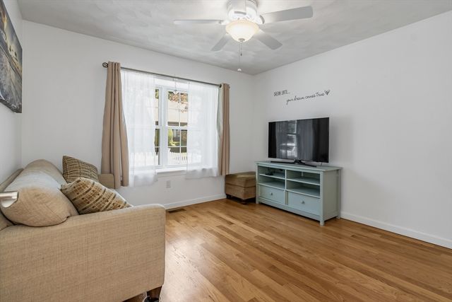 15 Hourihan St, Peabody, MA 01960