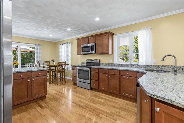 15 Hourihan St, Peabody, MA 01960