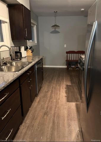 7431 N Briarcliff Knoll Drive, West Bloomfield Charter Township, MI 48322