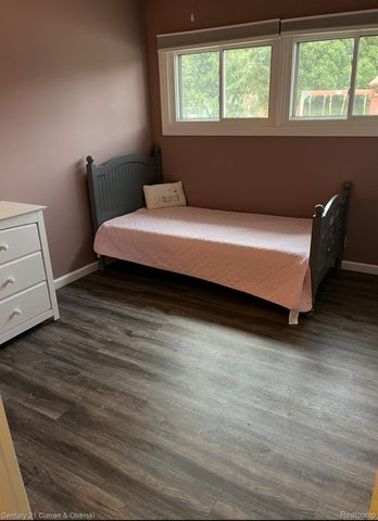 7431 N Briarcliff Knoll Drive, West Bloomfield Charter Township, MI 48322