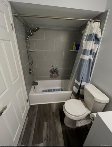 7431 N Briarcliff Knoll Drive, West Bloomfield Charter Township, MI 48322