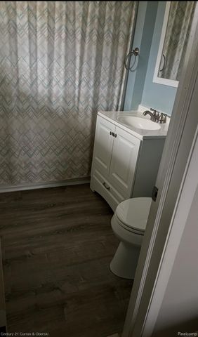 7431 N Briarcliff Knoll Drive, West Bloomfield Charter Township, MI 48322