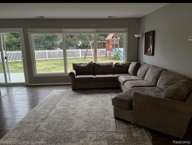 7431 N Briarcliff Knoll Drive, West Bloomfield Charter Township, MI 48322