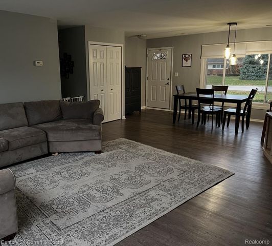 7431 N Briarcliff Knoll Drive, West Bloomfield Charter Township, MI 48322