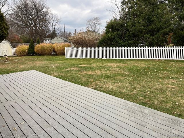 7431 N Briarcliff Knoll Drive, West Bloomfield Charter Township, MI 48322