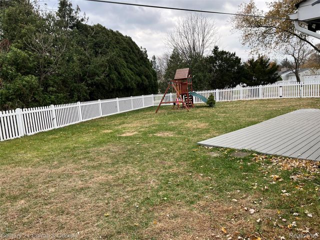 7431 N Briarcliff Knoll Drive, West Bloomfield Charter Township, MI 48322