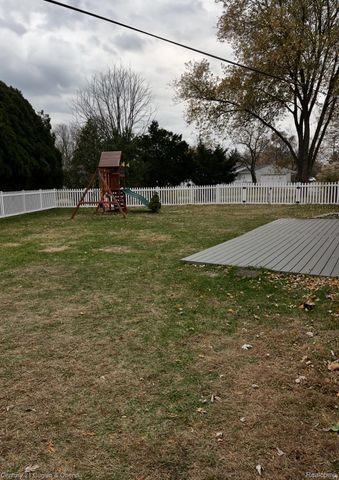 7431 N Briarcliff Knoll Drive, West Bloomfield Charter Township, MI 48322