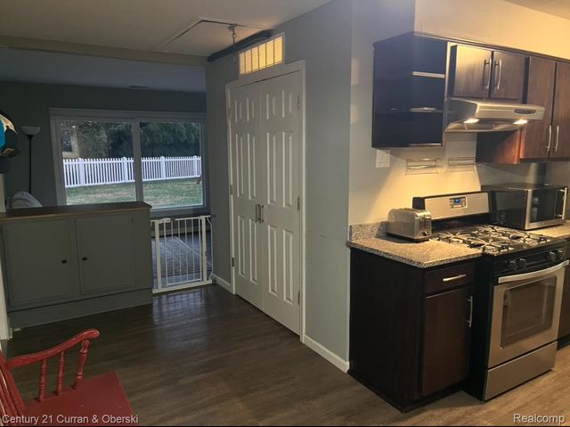 7431 N Briarcliff Knoll Drive, West Bloomfield Charter Township, MI 48322