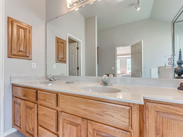 3001 Weymouth Way, Norman, OK 73071
