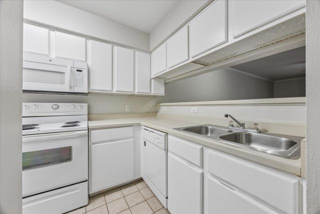 501 W 26th ST 121, Austin, TX 78705
