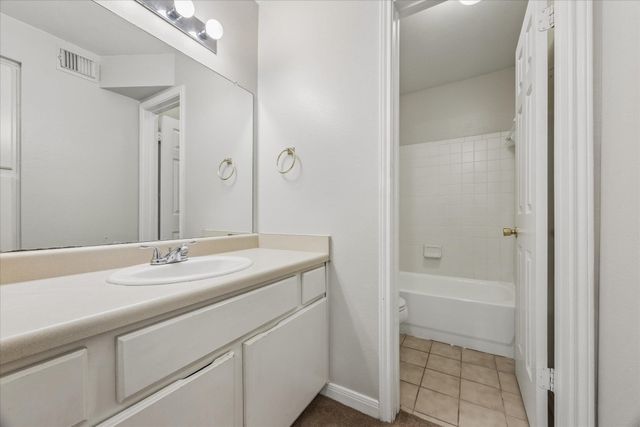 501 W 26th ST 121, Austin, TX 78705