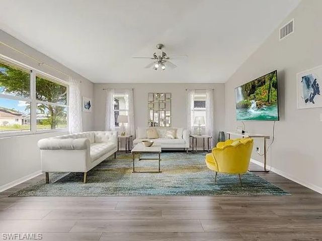 313 SE 23rd TER, Cape Coral, FL 33990