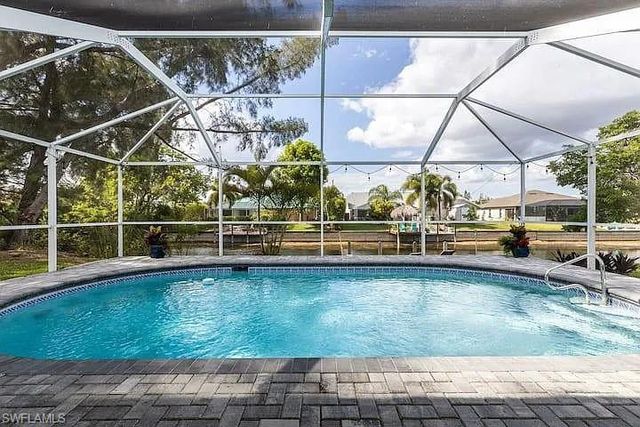 313 SE 23rd TER, Cape Coral, FL 33990