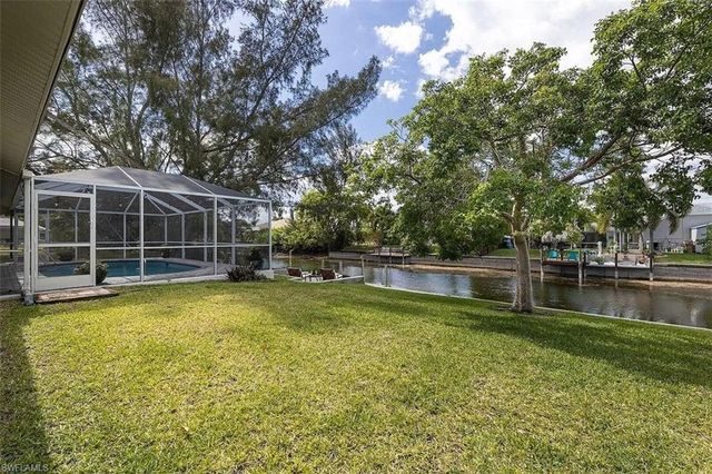 313 SE 23rd TER, Cape Coral, FL 33990